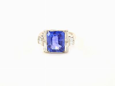 Anello in Platino con Zaffiro Naturale e Diamanti