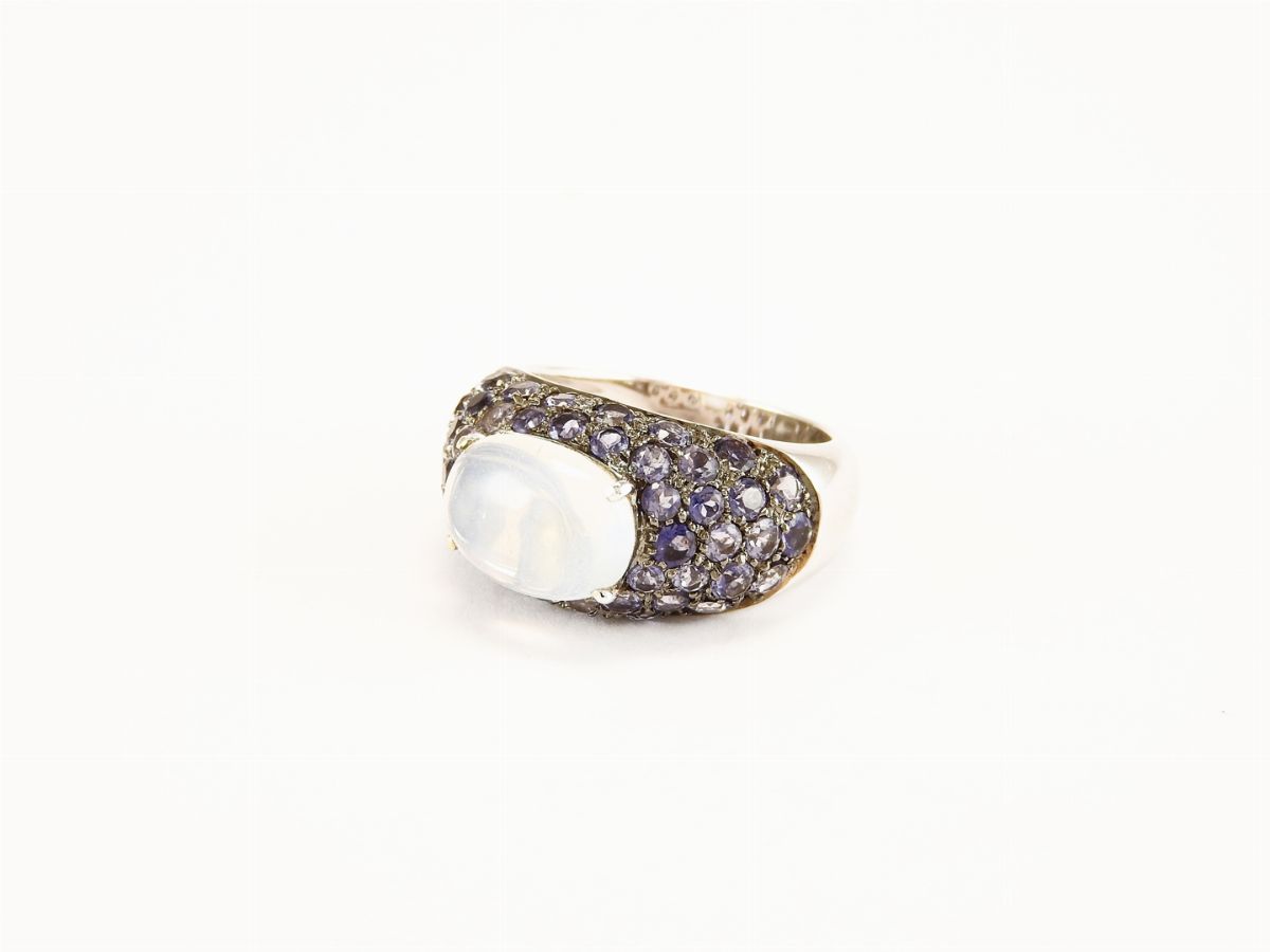 Anello in Oro Bianco, Pietra di Luna e Ioliti