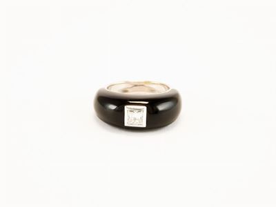 Anello Bombato in Oro Bianco, Diamante e Onice