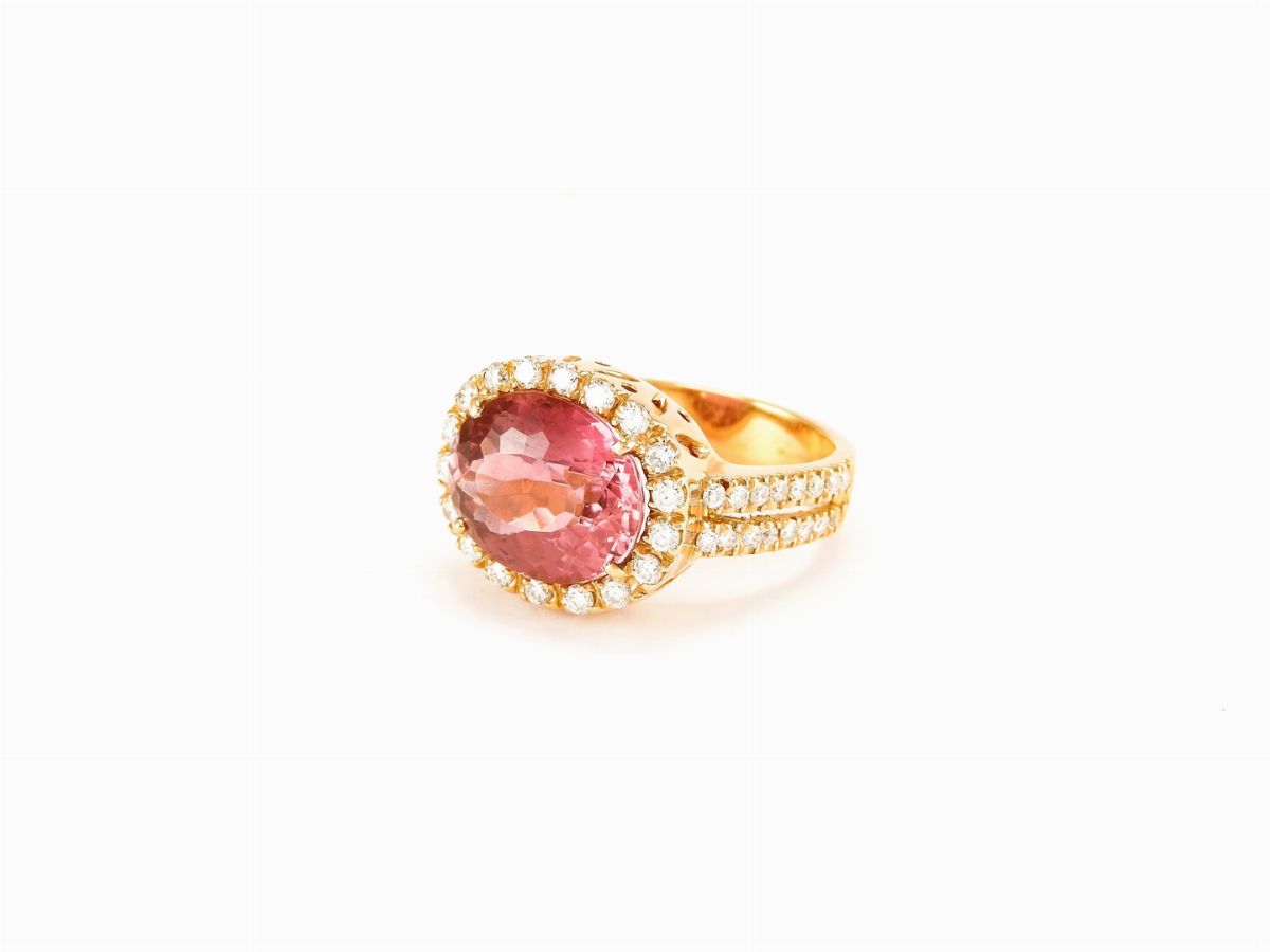 Anello a Margherita in Oro Giallo, Diamanti e Tormalina Rosa