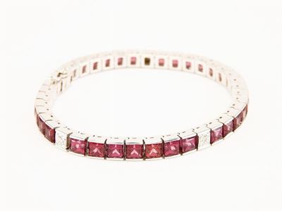 Bracciale Tennis in Oro Bianco, Diamanti e Granati Rodolite