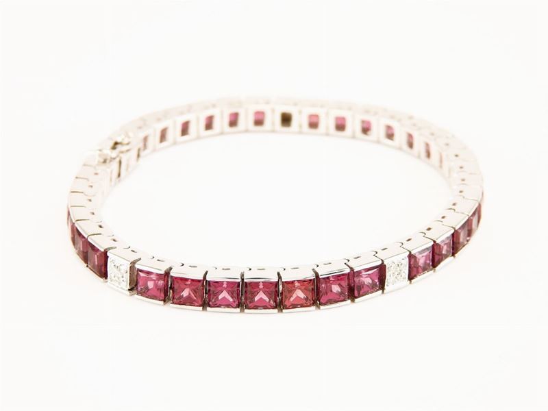 Bracciale Tennis in Oro Bianco, Diamanti e Granati Rodolite
