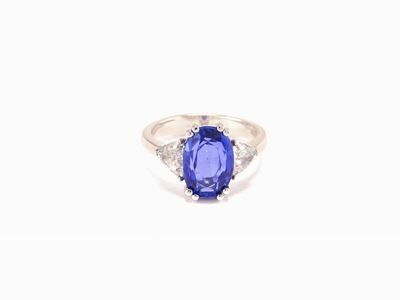 Anello in Oro Bianco con Diamanti e Zaffiro Naturale