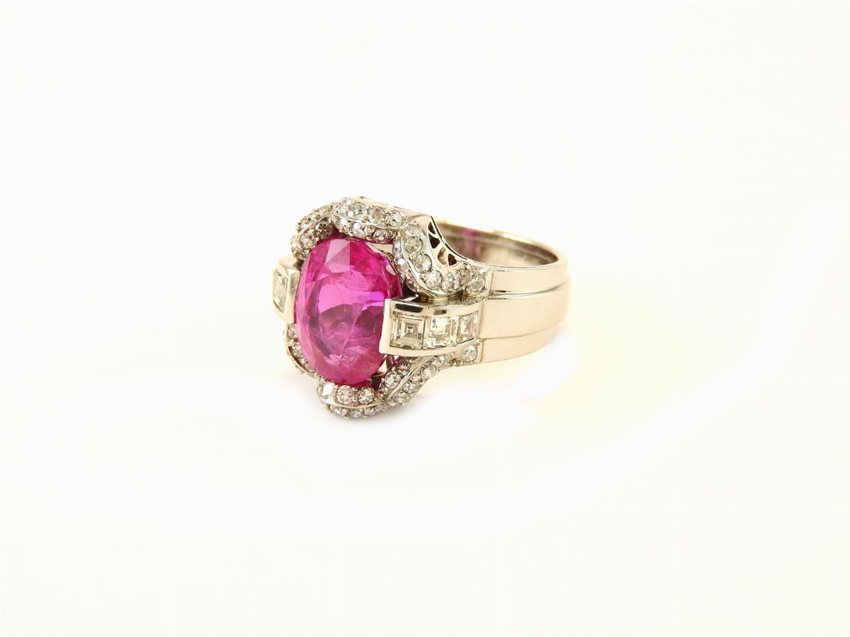 Anello in Platino con Diamanti e Zaffiro Rosa Naturale
