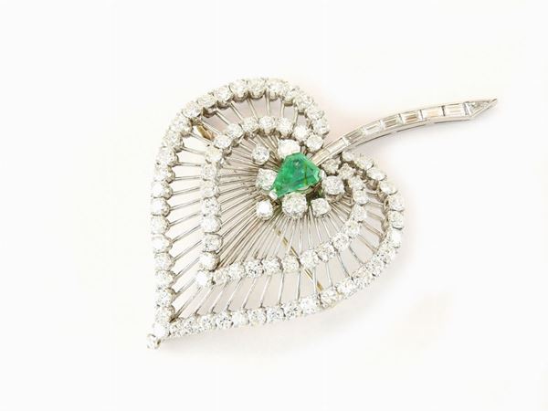 Platinum brooch with diamonds and emerald