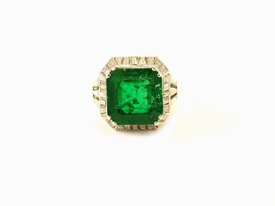 Anello Duranti in Platino con Diamanti e Smeraldo Colombiano Vecchia Mimiera