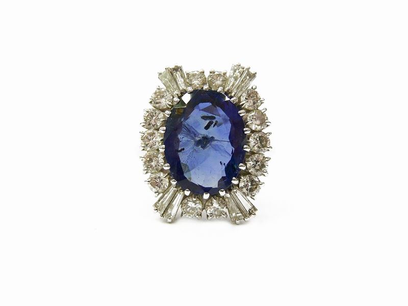 Anello in Oro Bianco con Diamanti e Zaffiro Naturale