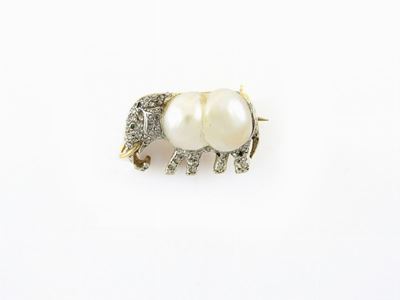 Spilla Animalier in Oro Giallo e Bianco, Diamanti e Perla Barocca Probabilmente Naturale
