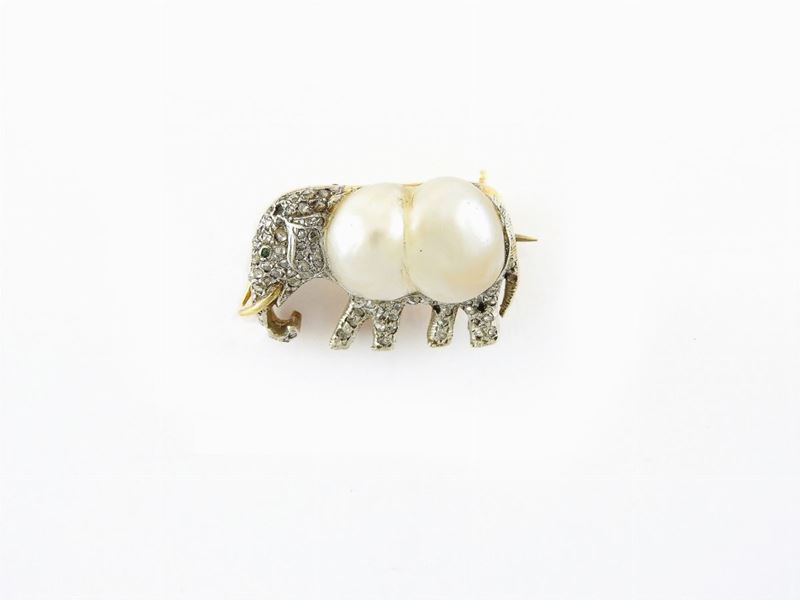 Spilla Animalier in Oro Giallo e Bianco, Diamanti e Perla Barocca Probabilmente Naturale