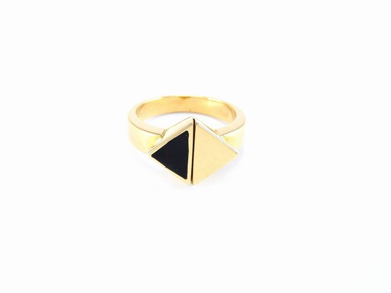 Anello di Design Goublé in Oro Giallo e Onice