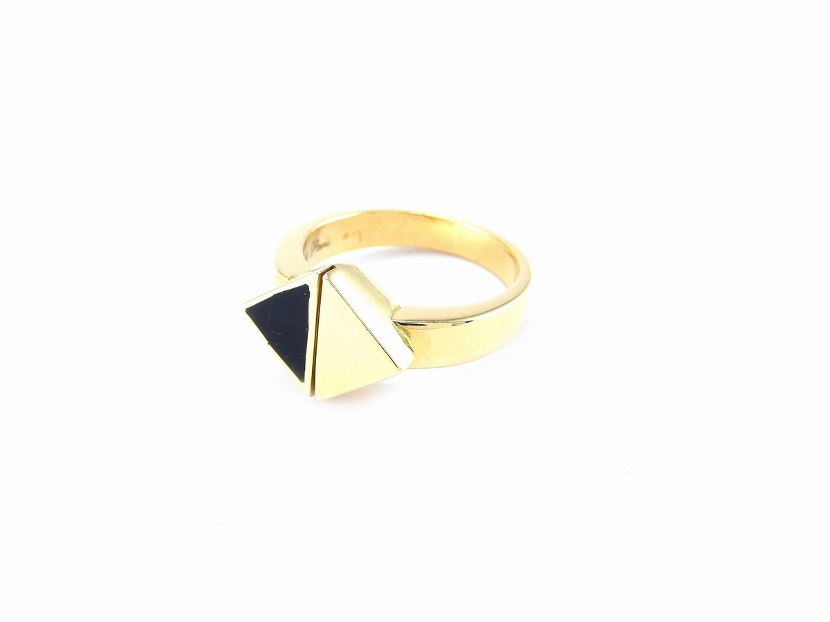 Anello di Design Goublé in Oro Giallo e Onice