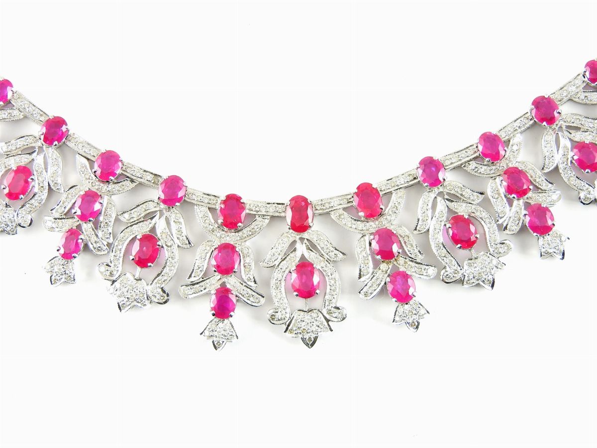 Collana in Oro Bianco, Diamanti e Rubini