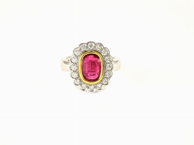 Anello a Margherita in Oro Bianco e Giallo, Diamanti e Rubino Naturale