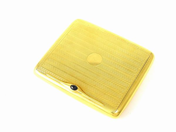 Yellow gold cigarette case with sapphire