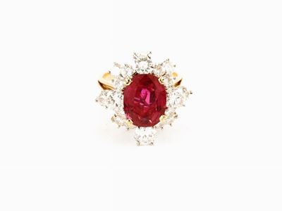 Anello a Margherita in Oro Bianco con Diamanti e Rubino