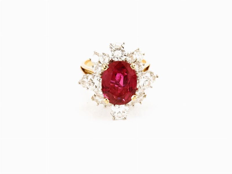 Anello a Margherita in Oro Bianco con Diamanti e Rubino