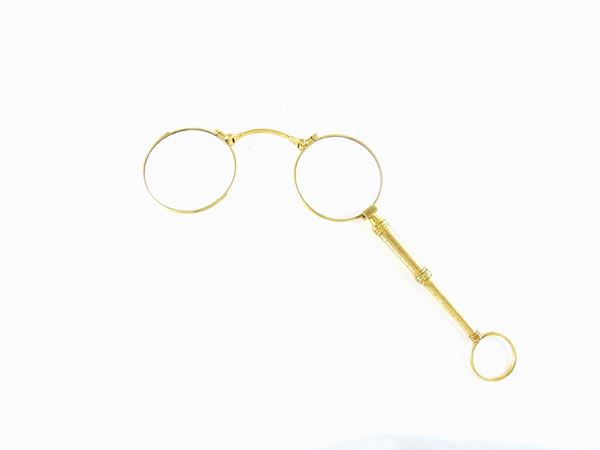 Yellow gold lorgnette with lenses