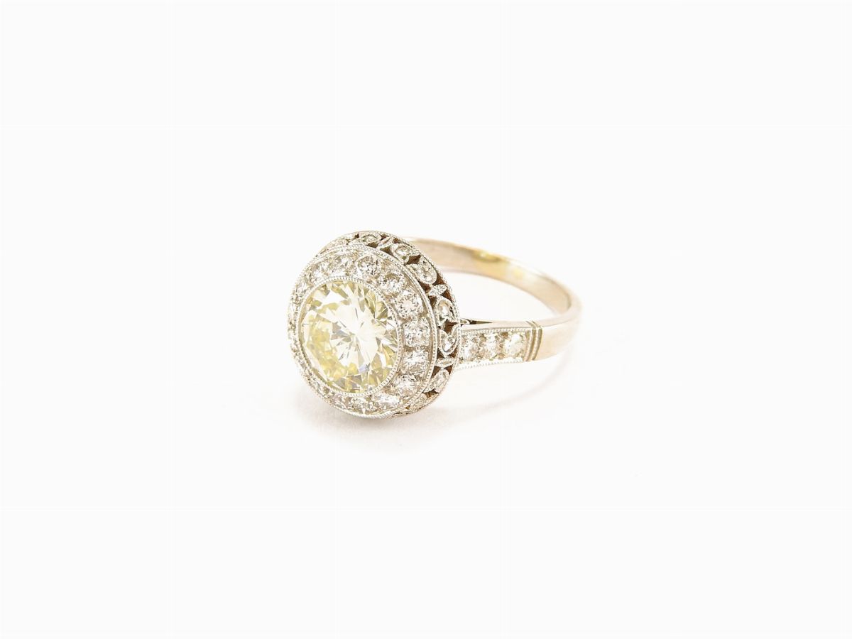 Anello Solitario in Platino e Diamanti