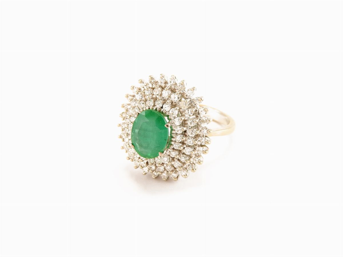 Anello a Margherita in Oro Bianco, Diamanti e Smeraldo