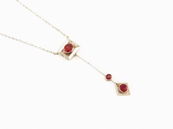 Rolò links small chain with yellow and white gold pendant set with rubies