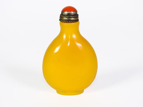 Snuff bottle in vetro giallo