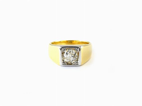 White and yellow gold gentlemen ring with diamond