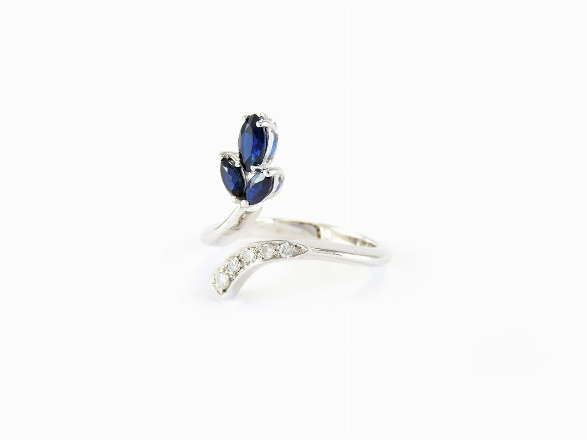 Anello in Oro Bianco, Diamanti e Zaffiri