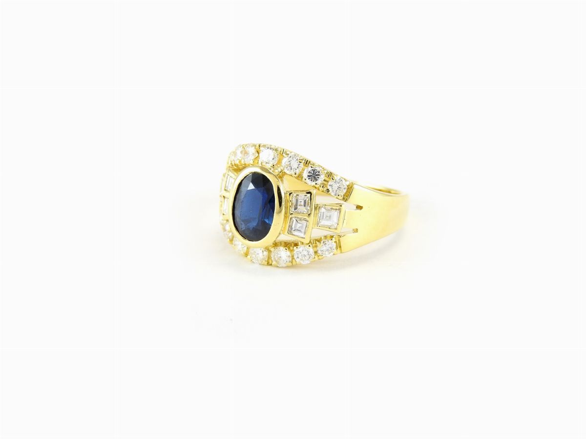 Anello a Fascia in Oro Giallo, Diamanti e Zaffiro