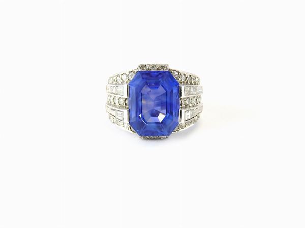 Platinum Medetti ring with diamonds and natural sapphire