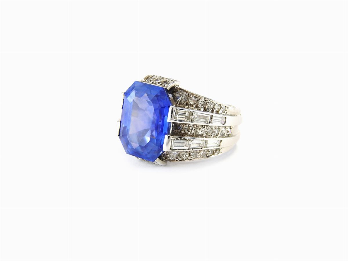 Anello Medetti in Platino, Diamanti e Zaffiro Naturale