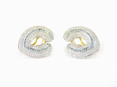 Orecchini in Oro Bianco e Giallo con Diamanti Incolori e Azzurri