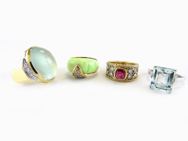 Four white and yellow gold rings with diamonds, ruby, aquamarines and semi precious stone