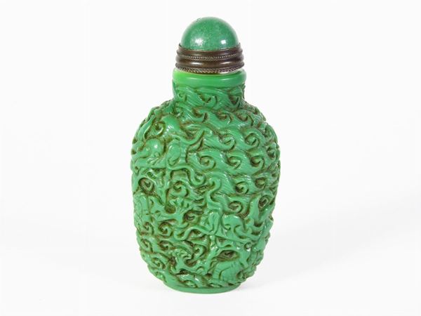 A Green Glass Snuff Bottle  (China, 20th Century)  - Auction Furniture, Silver and Curiosities from a Roman House - I - Maison Bibelot - Casa d'Aste Firenze - Milano