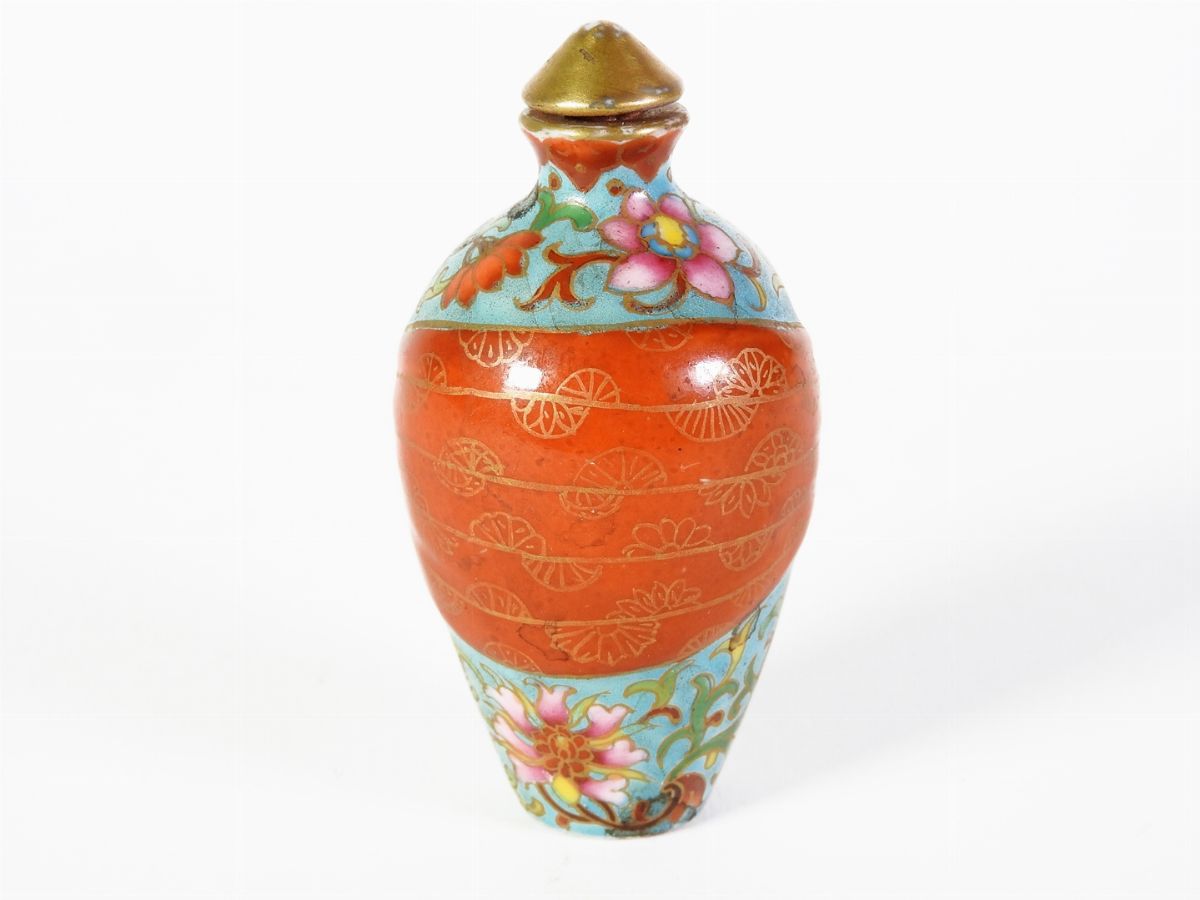 Snuff Bottle in Porcellana Policroma
