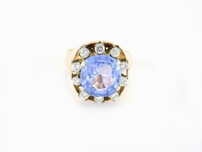 Anello in Oro Giallo, Diamanti e Zaffiro Naturale