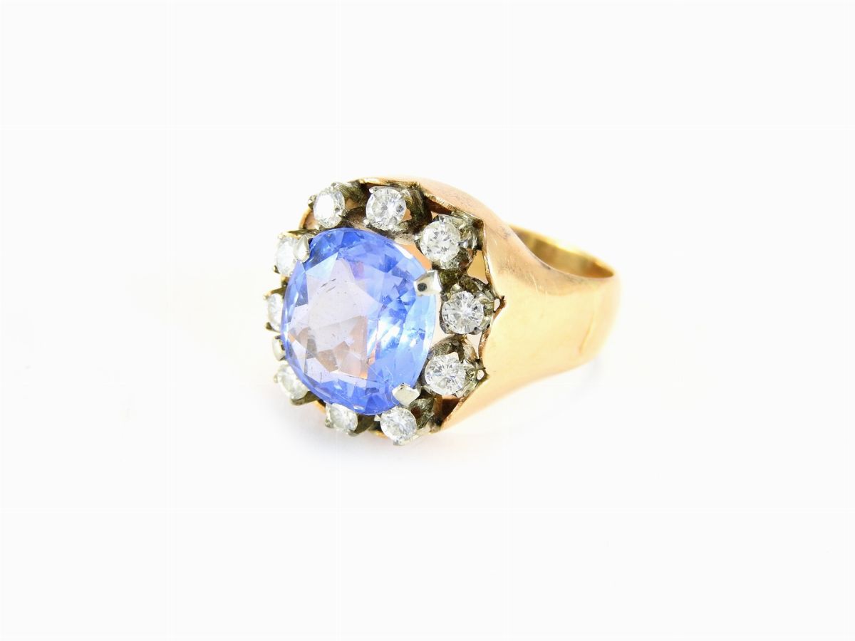 Anello in Oro Giallo, Diamanti e Zaffiro Naturale