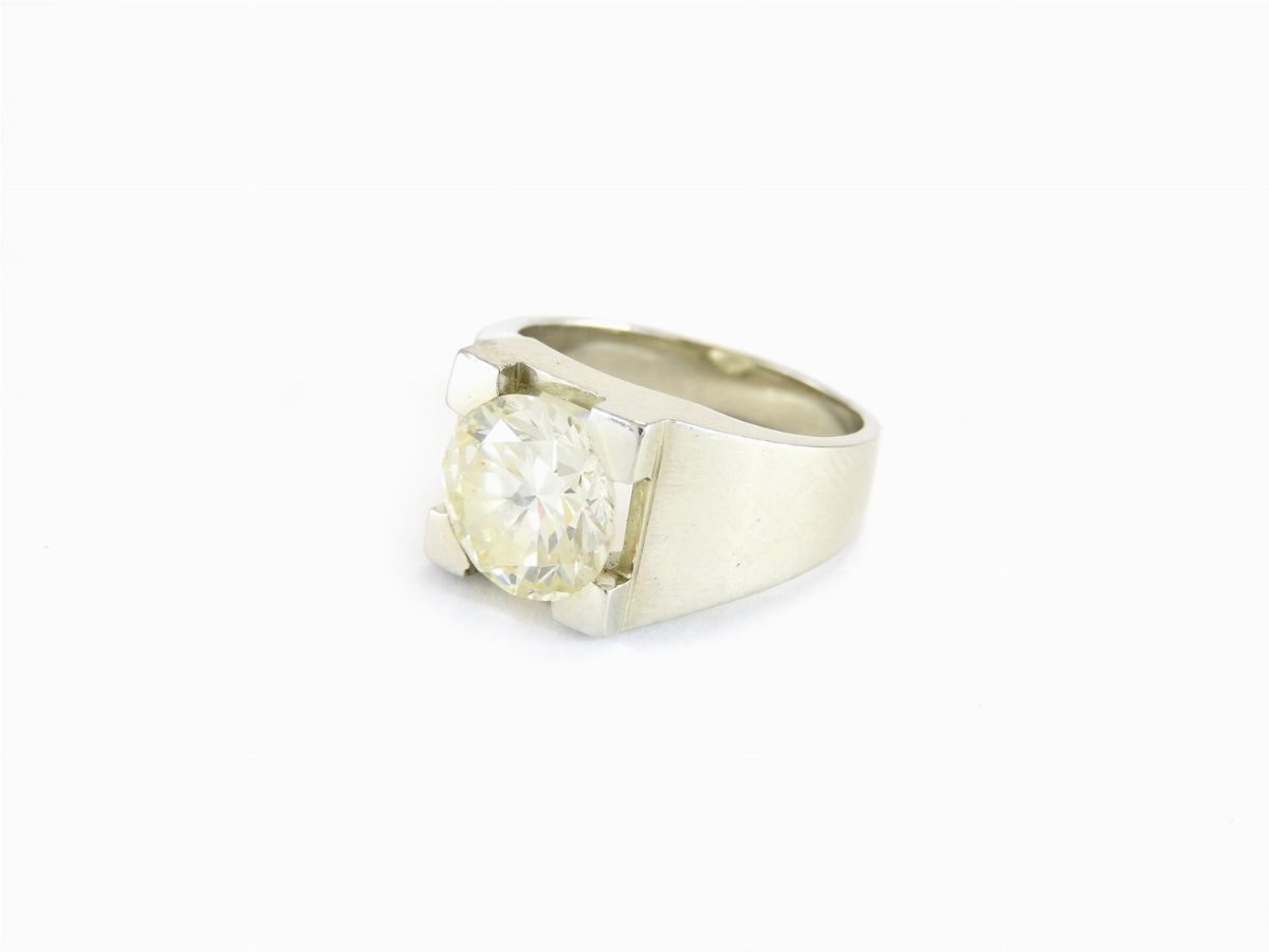 Anello Solitario in Platino con Diamante
