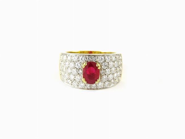 Yellow gold band ring with diamonds and ruby