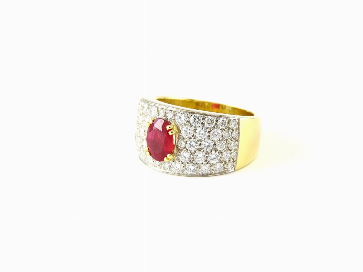 Anello a Fascia in Oro Giallo, Diamanti e Rubino