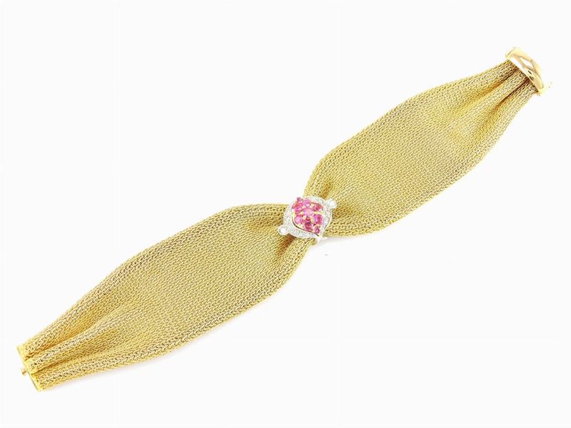 Bracciale in Oro Giallo Unoerre a Maglia Morbida con Inserto in Oro Bianco, Diamanti e Rubini