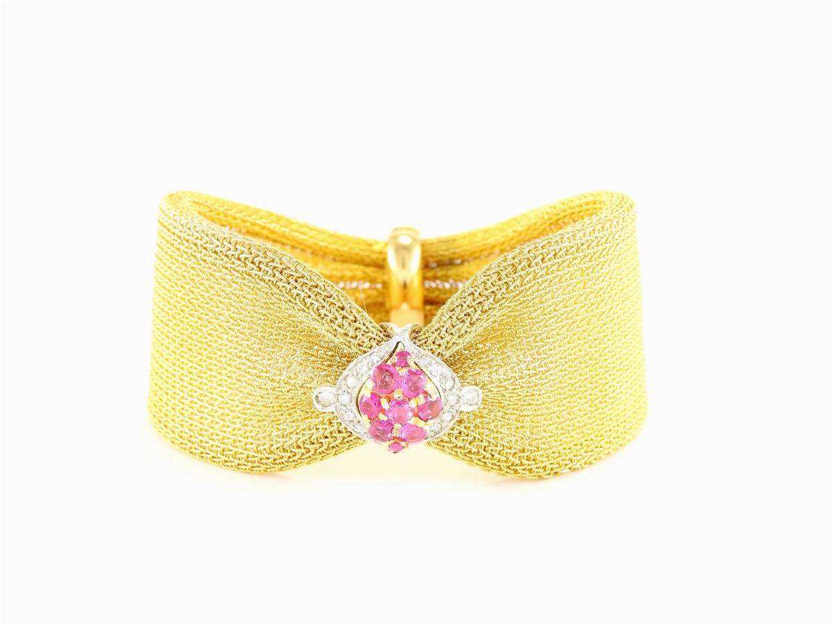 Bracciale in Oro Giallo Unoerre a Maglia Morbida con Inserto in Oro Bianco, Diamanti e Rubini