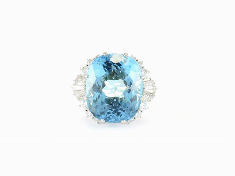 Anello in Oro Bianco, Diamanti e Acquamarina