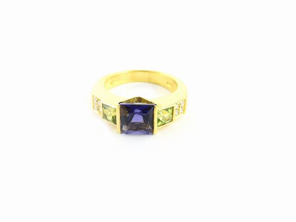 Yellow gold ring with diamonds, peridots and iolite