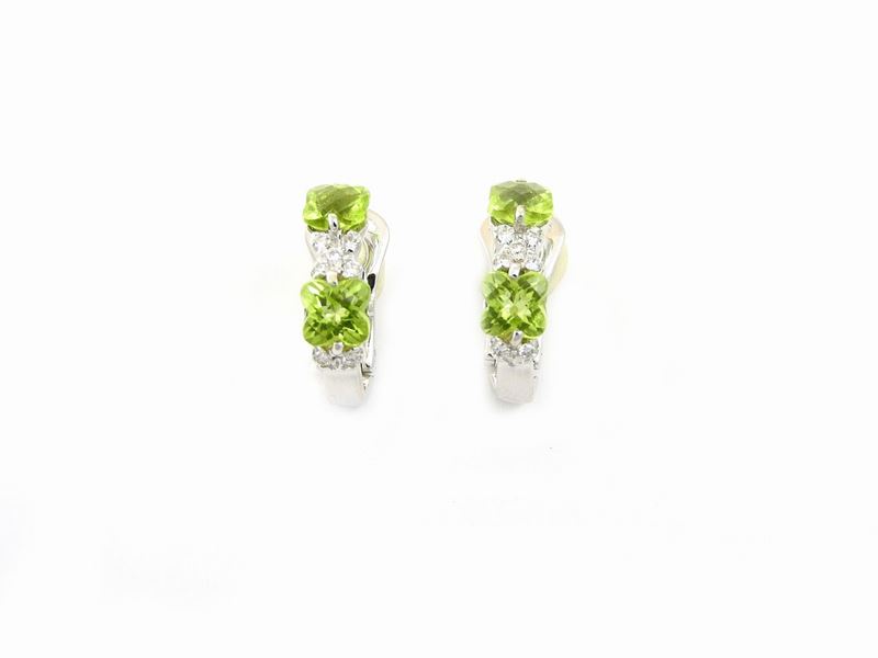 Orecchini in Oro Bianco, Diamanti e Peridoti