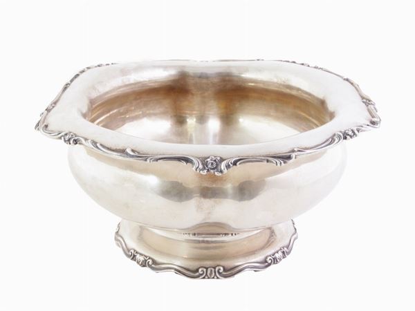 A Sterling Silver Centrepiece Bowl  (Gorham, United States of America, 1898)  - Auction Furniture, Silver and Curiosities from a Roman House - I - Maison Bibelot - Casa d'Aste Firenze - Milano