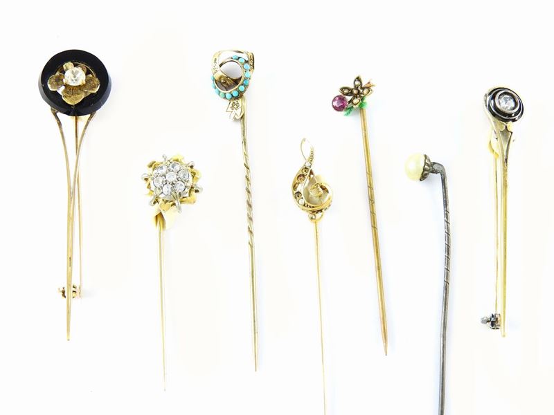 Sette Spille da Cravatta in Oro Giallo Varie Leghe e Argento, Diamanti, Perle e Pietre Varie