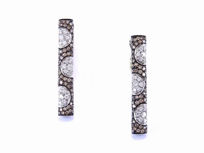 Orecchini Pendenti Koesia in Oro Bianco con Diamanti Incolori e Brown