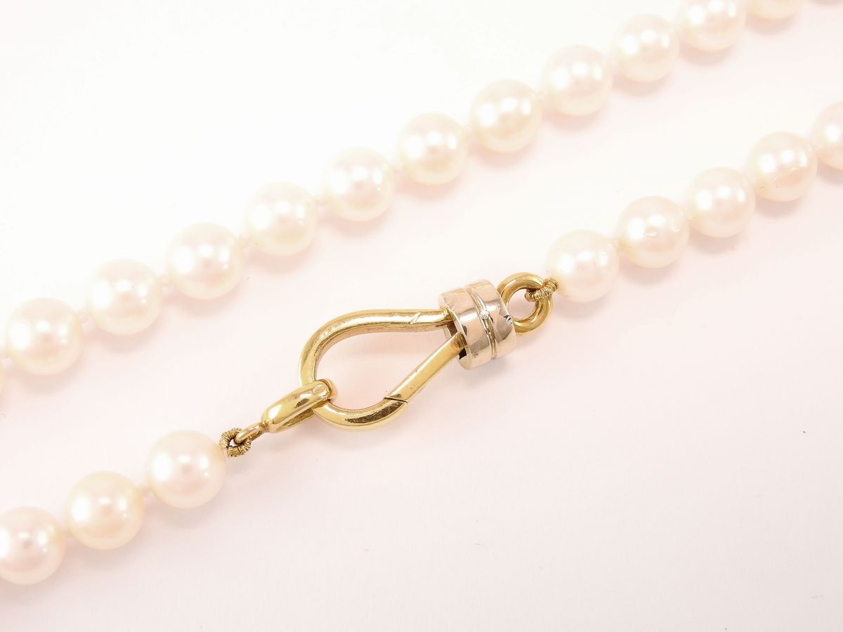 Collana Perle Coltivate Akoya con Fermezza Pomellato in Oro Giallo e Bianco
