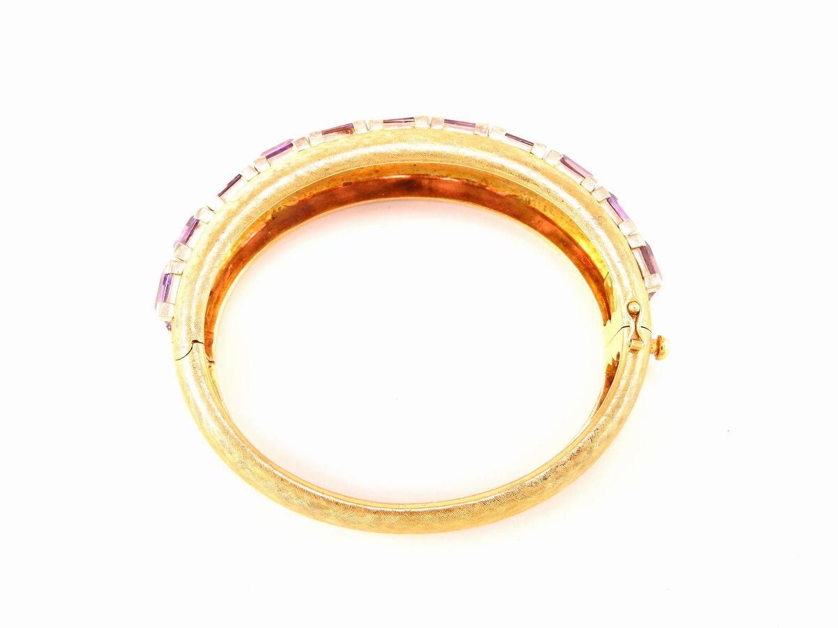 Bracciale Rigido in Oro Giallo Satinato e Bianco con Quarzi Ametista