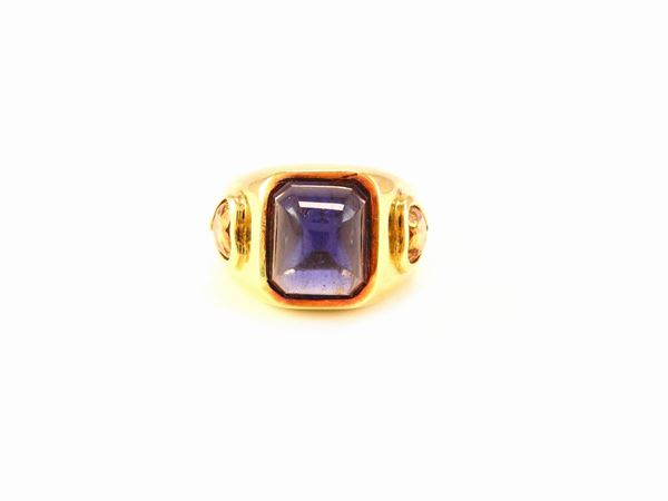 Yellow gold ring with iolite and citrine quartzes